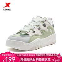 特步(XTEP)门店同款X华夫鞋板鞋女秋冬新款防滑耐磨运动鞋舒适保暖板鞋 山岚绿/月石灰/白沙灰 35