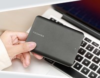 东芝(TOSHIBA) 1TB 移动硬盘 新小黑A5 USB3.2 Gen1 2.5英寸 机械硬盘 兼容Mac 轻薄便携 稳定耐用 高速传输