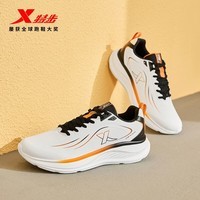 特步（XTEP）ZW跑步鞋男鞋季革面跑鞋耐磨防滑轻盈耐磨休闲运动鞋子男 帆白/黑/熔岩橙 42