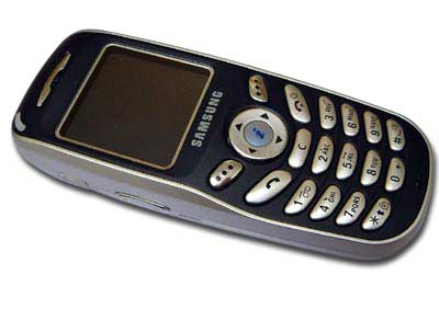 旗下少有直板机型推出,能在市场中见到的仅有低价灰屏的n628一款型号