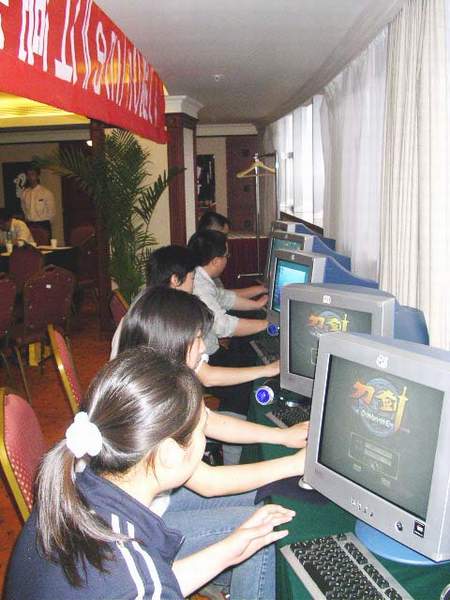 搜狐晶合齐联手 《刀剑》英雄聚成都