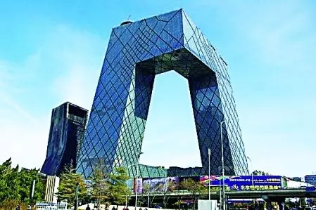 盘点国内最奇葩城市地标:爬墙的裸胖