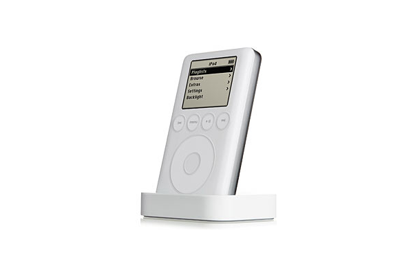 iPod （第三代）[2003]第三代iPod最大的变化，也许是与现在标志性的点击轮产品区别最大的一点是，第三代iPod将按键控制改为单独的触摸按钮并置于滚轮顶部。第三代iPod还推出了现已停用的30针iPod连接口，这是苹果移动设备的首选端口，直至2012年Lightning连接器发布。