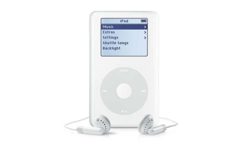 iPod（第四代）[2004]第四代iPod可能是人们记忆最深刻的一款：白色金属机身，配备灰色点击轮。最初只有黑白两个版本，推出iPod Photo后，所有黑白屏幕升级为彩色屏幕。