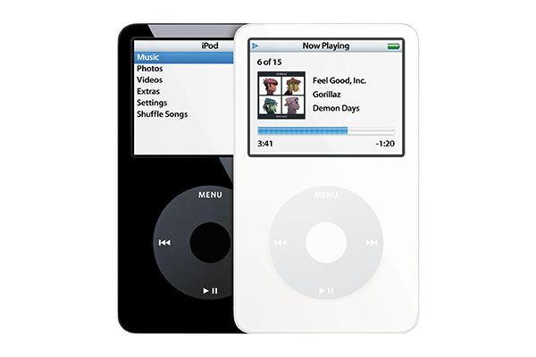 iPod（第五代）[2005]苹果公司将注意力转移到视频功能，因此第五代iPod机身及显示屏尺寸增大，并且新增了播放影片及音乐视频的功能，可连接到iTunes商店下载影片。