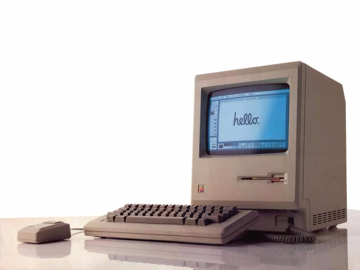 Apple Macintosh (1984)
Apple MacintoshLisaĺܶ๦ѹСĻУۼΪ2495ԪMacintoshһƳȡóɹ׸ʹһЩԣ128KRAMƻӱŬMacϸĽӲͬʱֳ˶Ըƽ̨ȫ֧֡ƽ̨ҲΪ˸ù˾֧Ʒֱ2000iPodiPhoneĵ