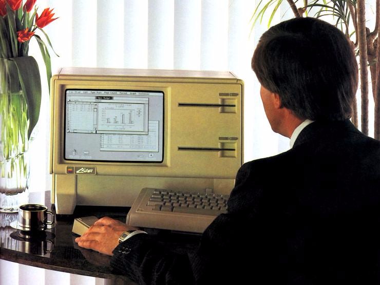 Apple Lisa (1983)
ͬƻһƽ̨Apple IIIApple LisaڼϿ˵ǿԵ豸Ҫɾڣͼû棨GUIڣΪMacintosh΢Windowsռ춨ȻApple Lisa۸ߴ9995Ԫͨ͵൱ڵ2.4156ԪCPUҲ㣬˷աˣûӮг1984꣬ƻԸòƷṩMacʽ3.5ӢڲӲѡƽ̨һֱûʵڷɡ