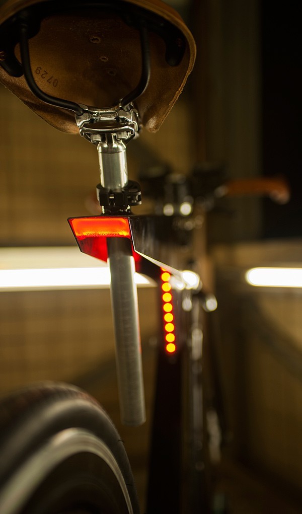 250W˫ӳ:Aerodynamic۵綯