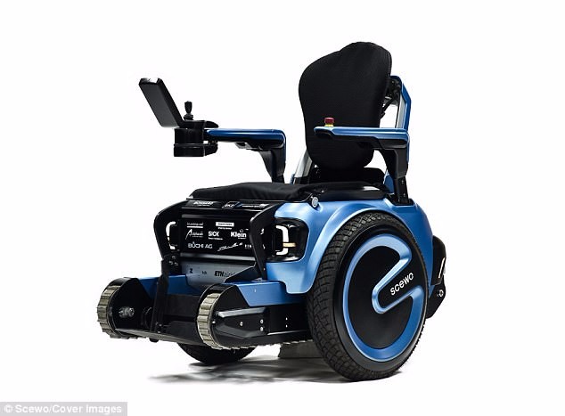 这款电动轮椅能爬楼梯还配有橡胶履带