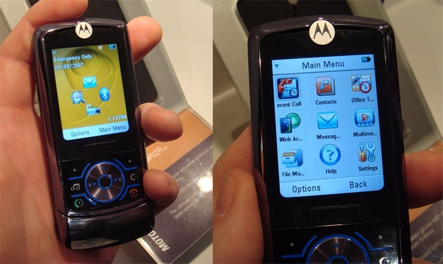 2007年CES，摩托罗拉发布新品RIZR Z6，嵌入了开放式的LINUX操作系统，是MOTO有史以来第一款采用滑盖造型的智能手机。
该手机主打音乐功能，不仅内置有最新的手机专用版Windows Media Player 11播放器，而且还将屏幕材质提升为主流的2.0英寸26万色QVGA（240×320）分辨率TFT，但摄头像素依旧只有200万。