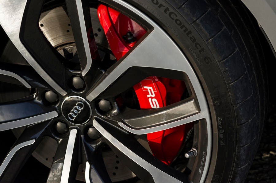 ˲ Audi RS4 Avant 