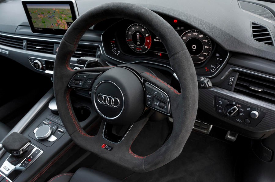 ˲ Audi RS4 Avant 