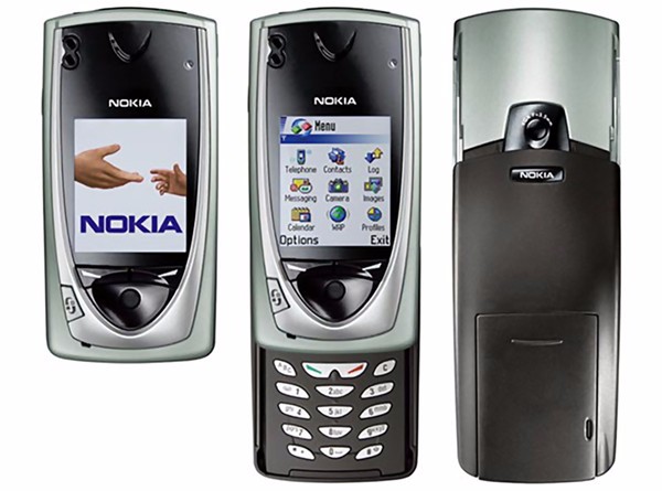 新世纪后，诺基亚的产品设计风格也发生了改变，诺基亚7650诞生于2001年，是全球第一款五维摇杆手机、第一款塞班系统智能手机、诺基亚第一款彩屏手机。