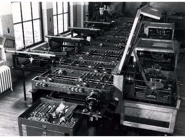 ΢�ַ�����
��Щ�������������΢�ַ��̡��������ù���������ʹ���ϵͳ����ļ�����ʵ����һ��ġ���ϵͳ�ںܳ�һ��ʱ���ﶼ�����У�ֱ�������Ӽ������ȡ����΢�ַ��������������Ԥ�⳱ϫ�����������ں�������������ϵͳ�����ֻ���һֱ���õ�1940������������ձ���ʵ�á���ǿ��ļ������ȡ����