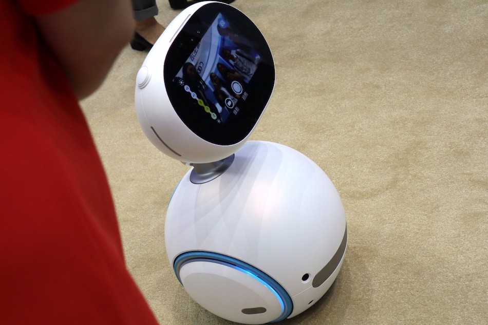 Zenrobot 汇顶科技展馆的华硕机器人ZenBo萌萌哒_笔记本新闻-中关村在线