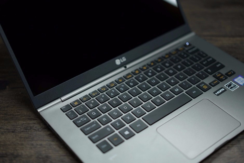 韩系传承的轻巧机身lggram14图集