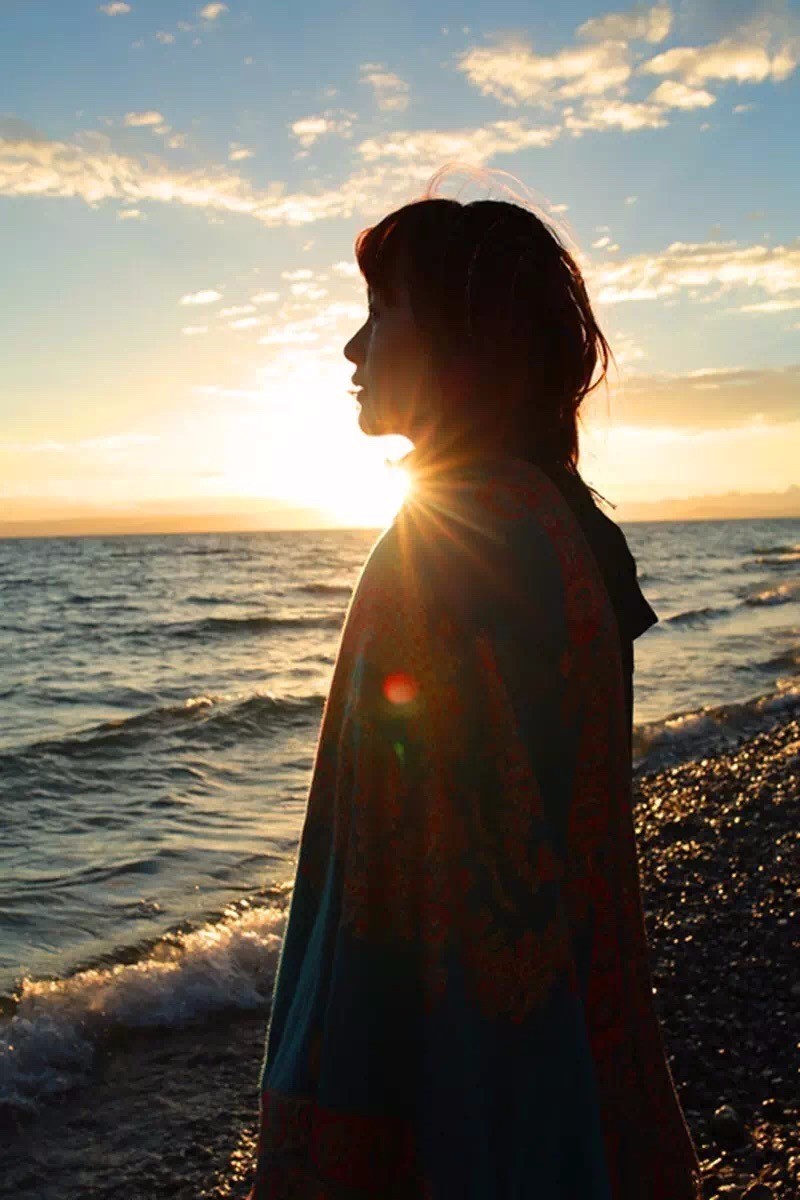 逆光,拍摄人物剪影超棒.