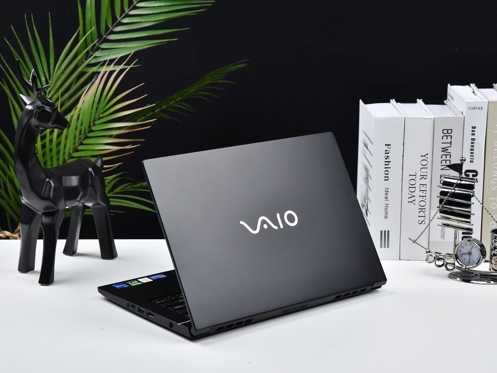 黑武士？黑武侍！VAIO 侍 14 Ultra 太能打了