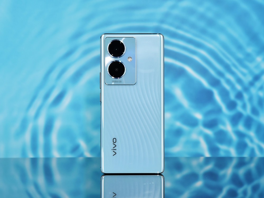 一次拥有高颜值曲面屏，vivo Y78+才是小姐姐的心头好