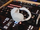 索尼WH-1000XM6耳机发布：可修复性提升，折叠设计更便携
