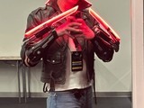  Hard core Coser's self-made Mantis Knife 2077: the red light blade is super cool!