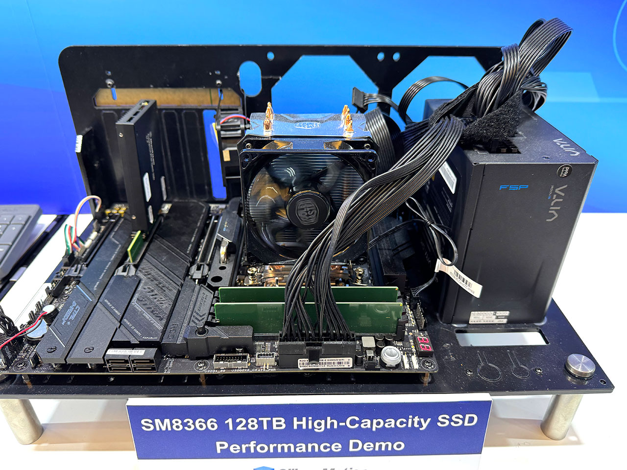 2025COMPUTEX׿128TBҵGen5 SSDAI洢ʹ