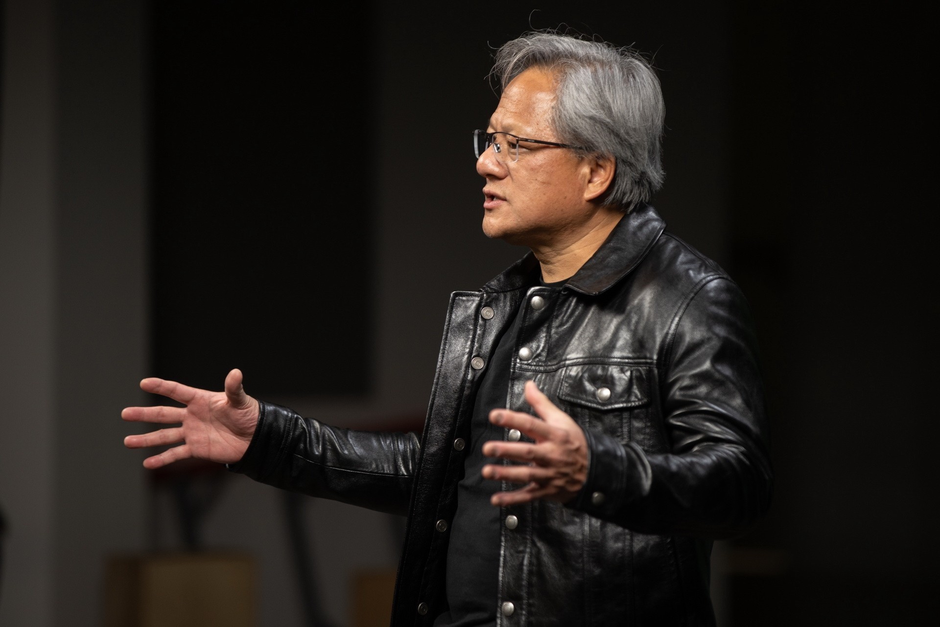 英伟达CEO黄仁勋近期套现约13.38亿元人民币(全文)_NVIDIA Shield_人工智能-中关村在线