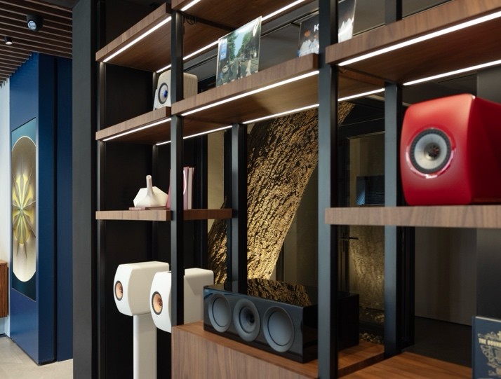 йڵ׼ңӢüƷKEF Music Gallery콢ʢĻ