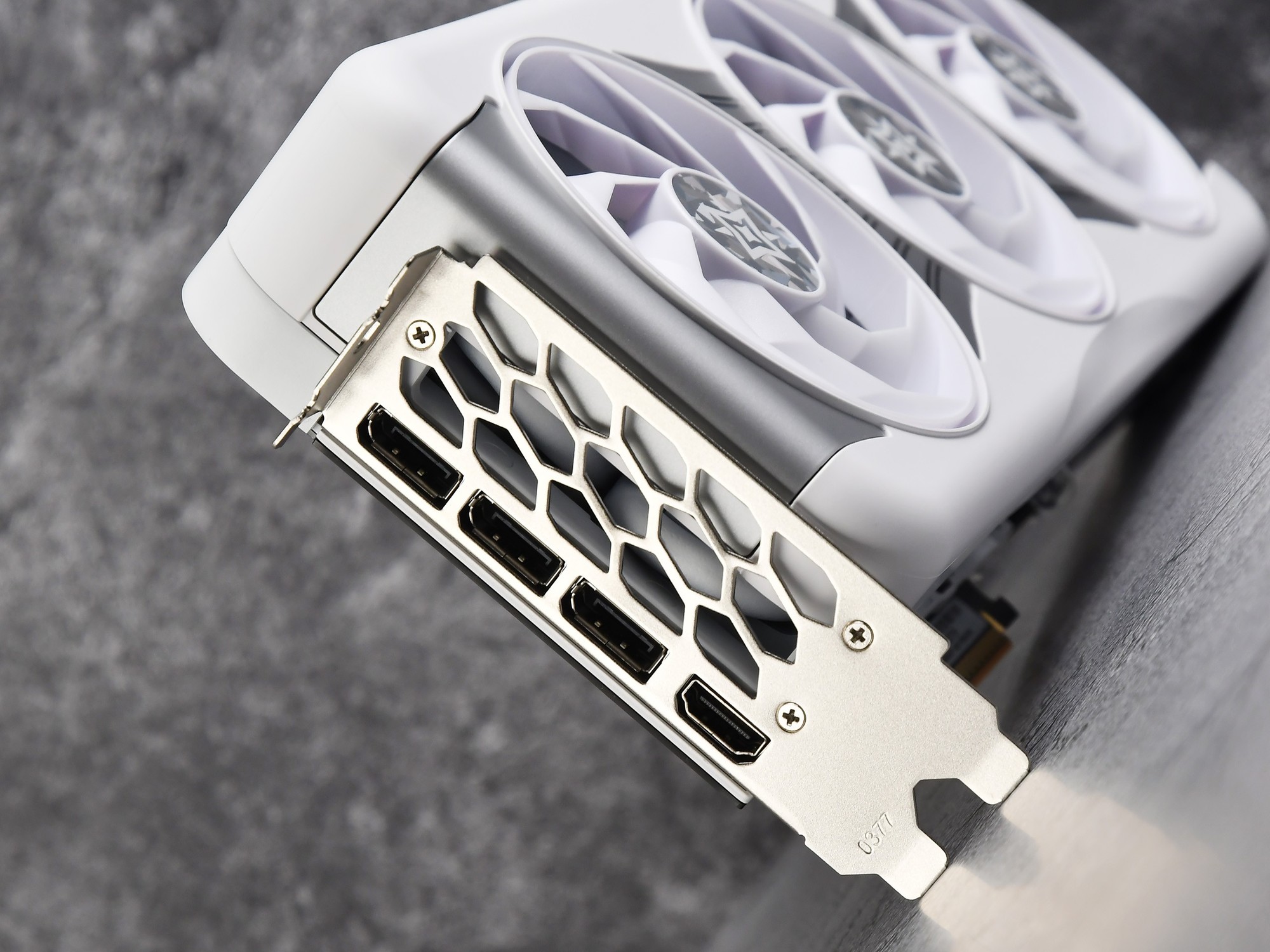 ӰGeForce RTX 5070 TiLUNA OC ԿҲģ黯