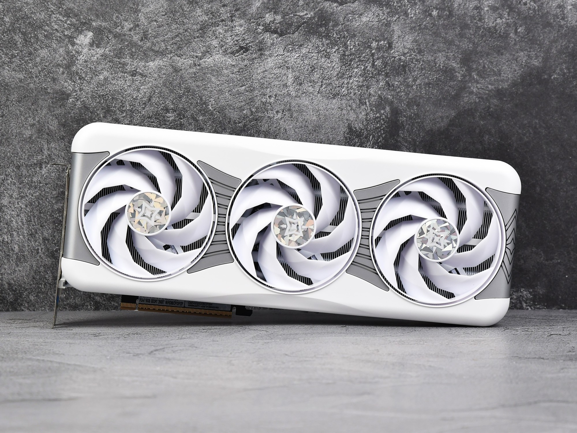 ӰGeForce RTX 5070 TiLUNA OC ԿҲģ黯