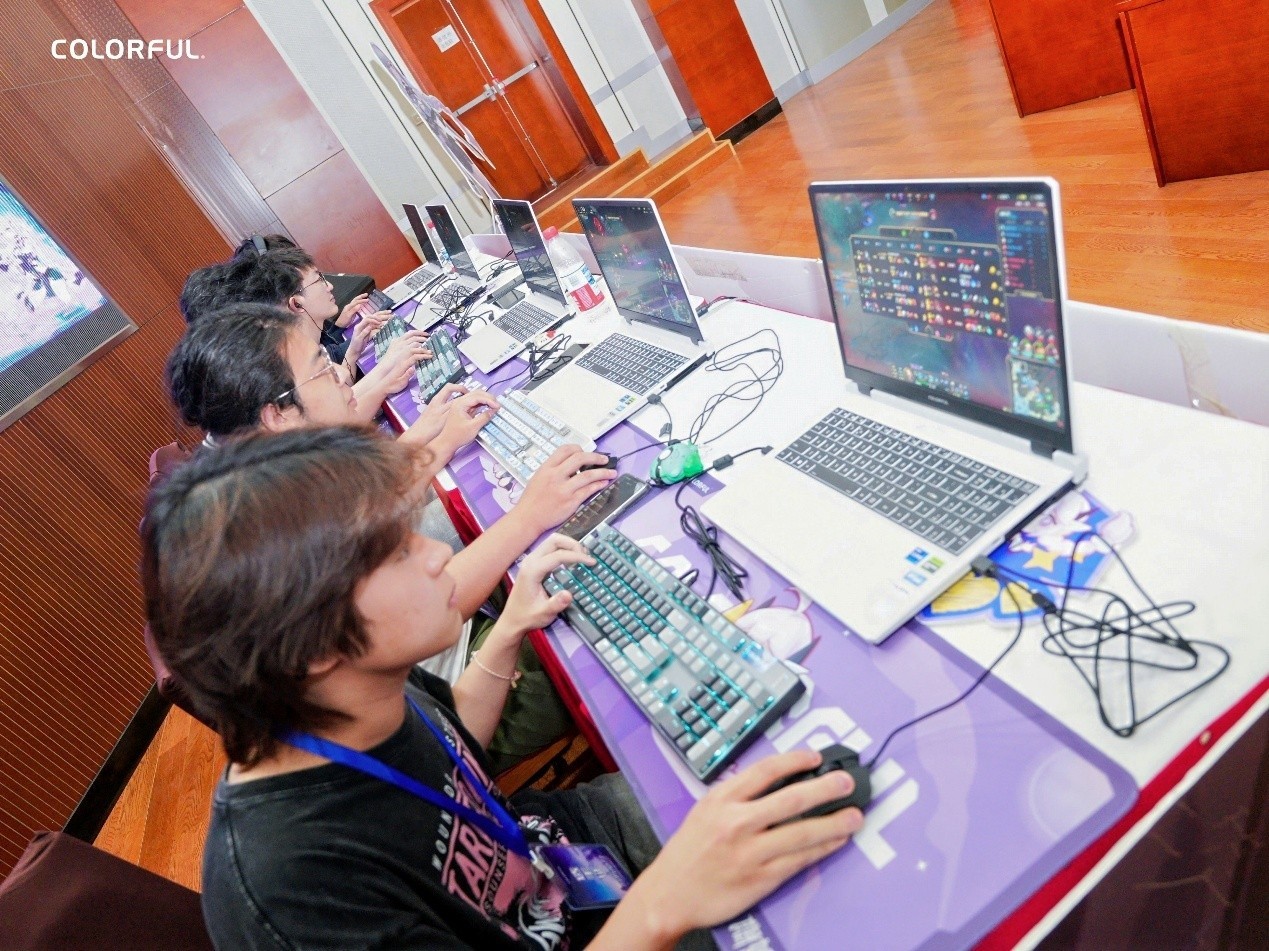 �������� ս��ʹ�� �߲ʺ����Ǹ�У�羺���������������������չ�