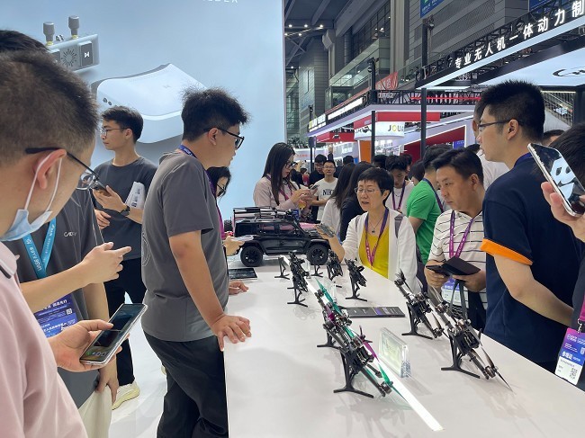 ھŽ˻᣺CADDX  FPV ʵȫ