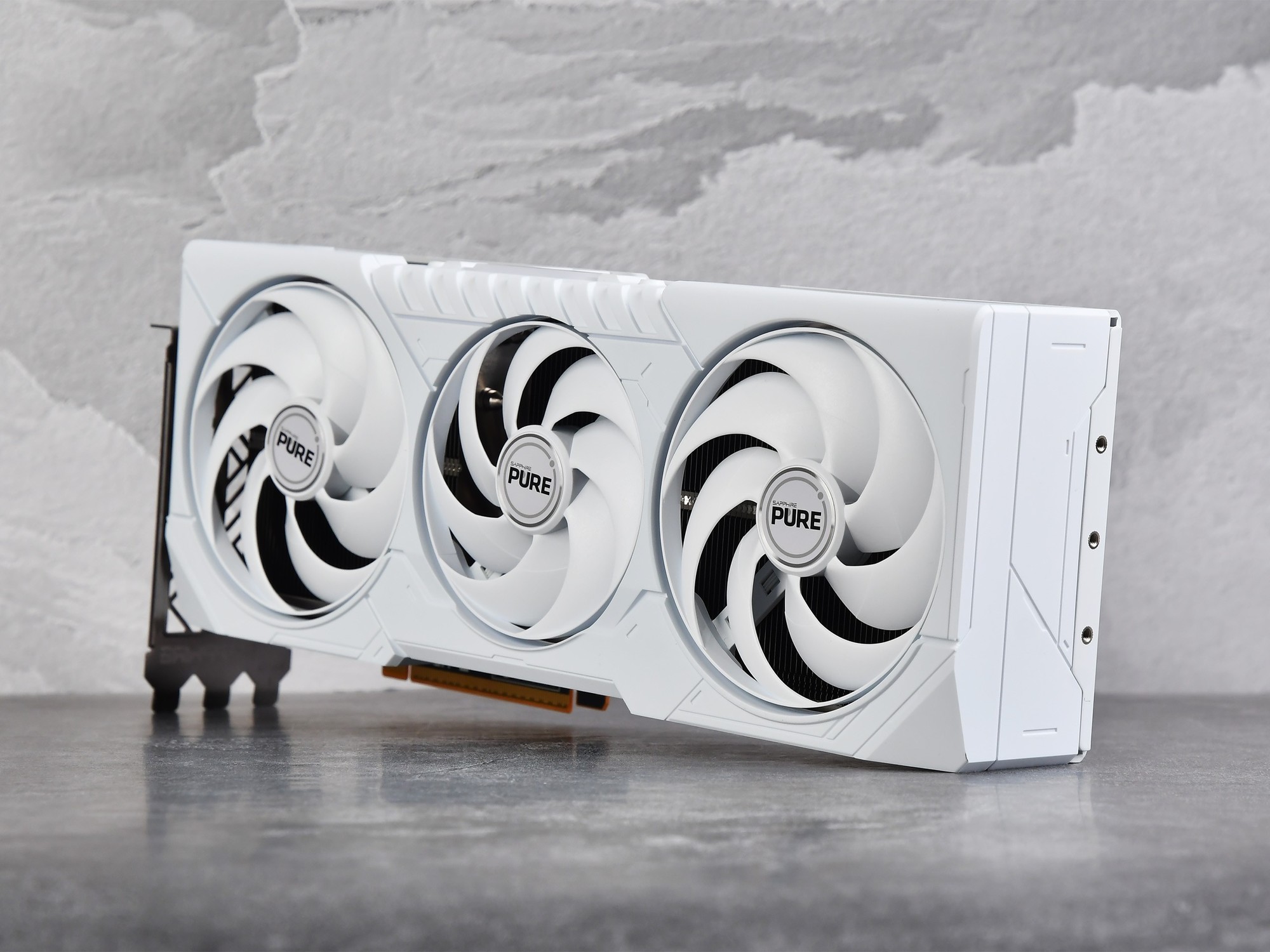 ʯ RX 9070 GRE 12GԿײ 2K սδ
