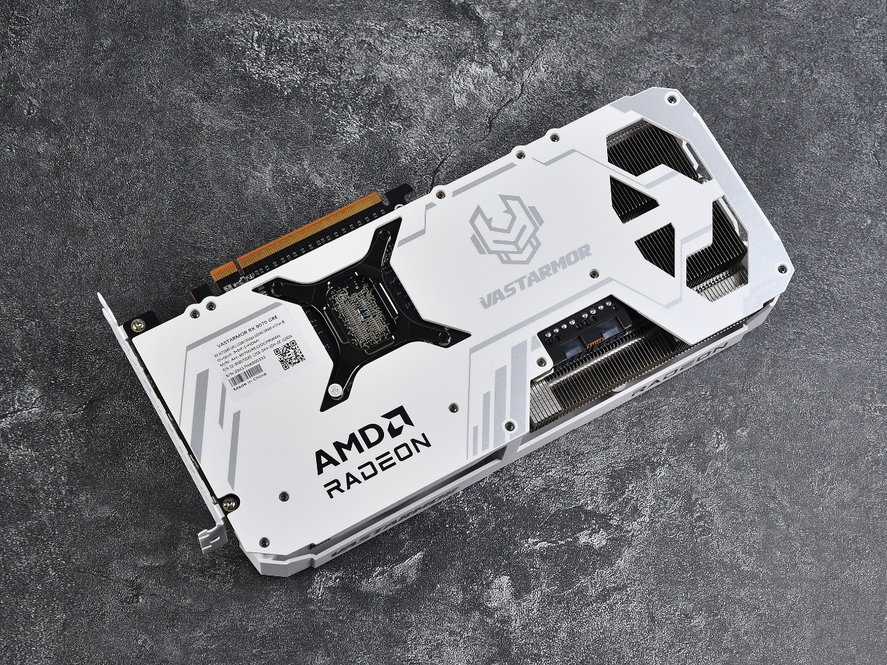 VASTARMOR Radeon RX 9070 GREϽɫײ⣺Լ۱ȳԽRTX 5070