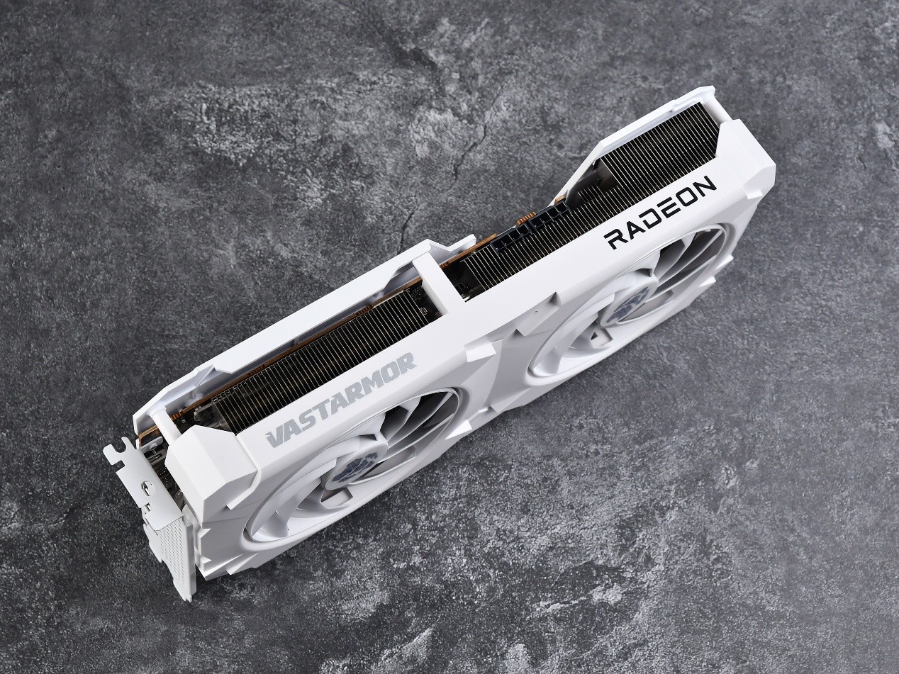VASTARMOR Radeon RX 9070 GREϽɫײ⣺Լ۱ȳԽRTX 5070