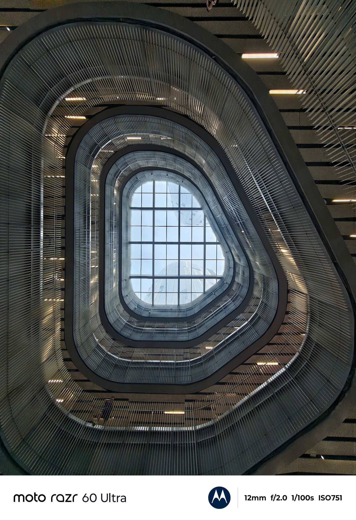 联想moto razr 60 Ultra AI元启版评测 旗舰体验，折于掌心