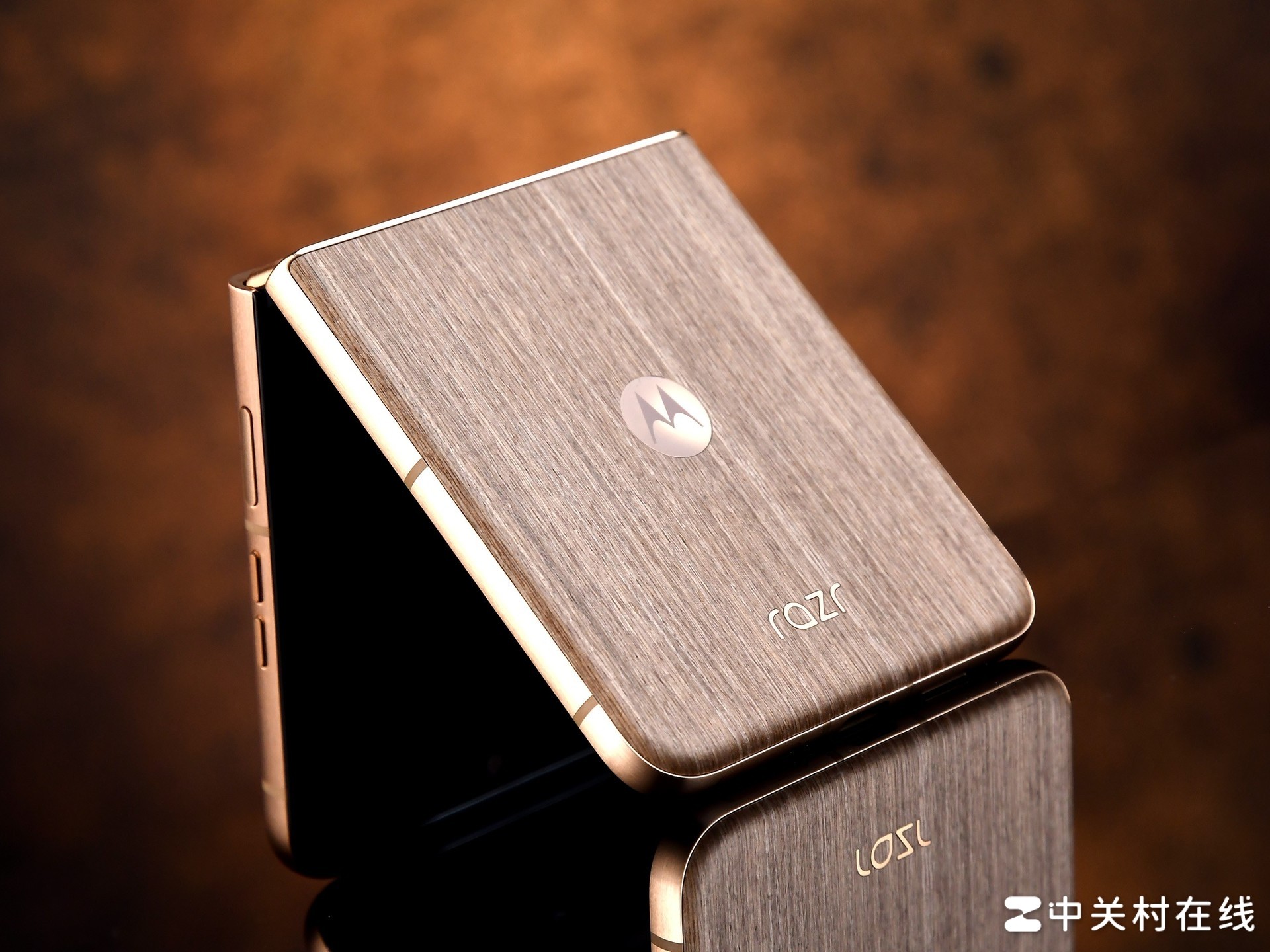 联想moto razr 60 Ultra AI元启版评测 旗舰体验，折于掌心