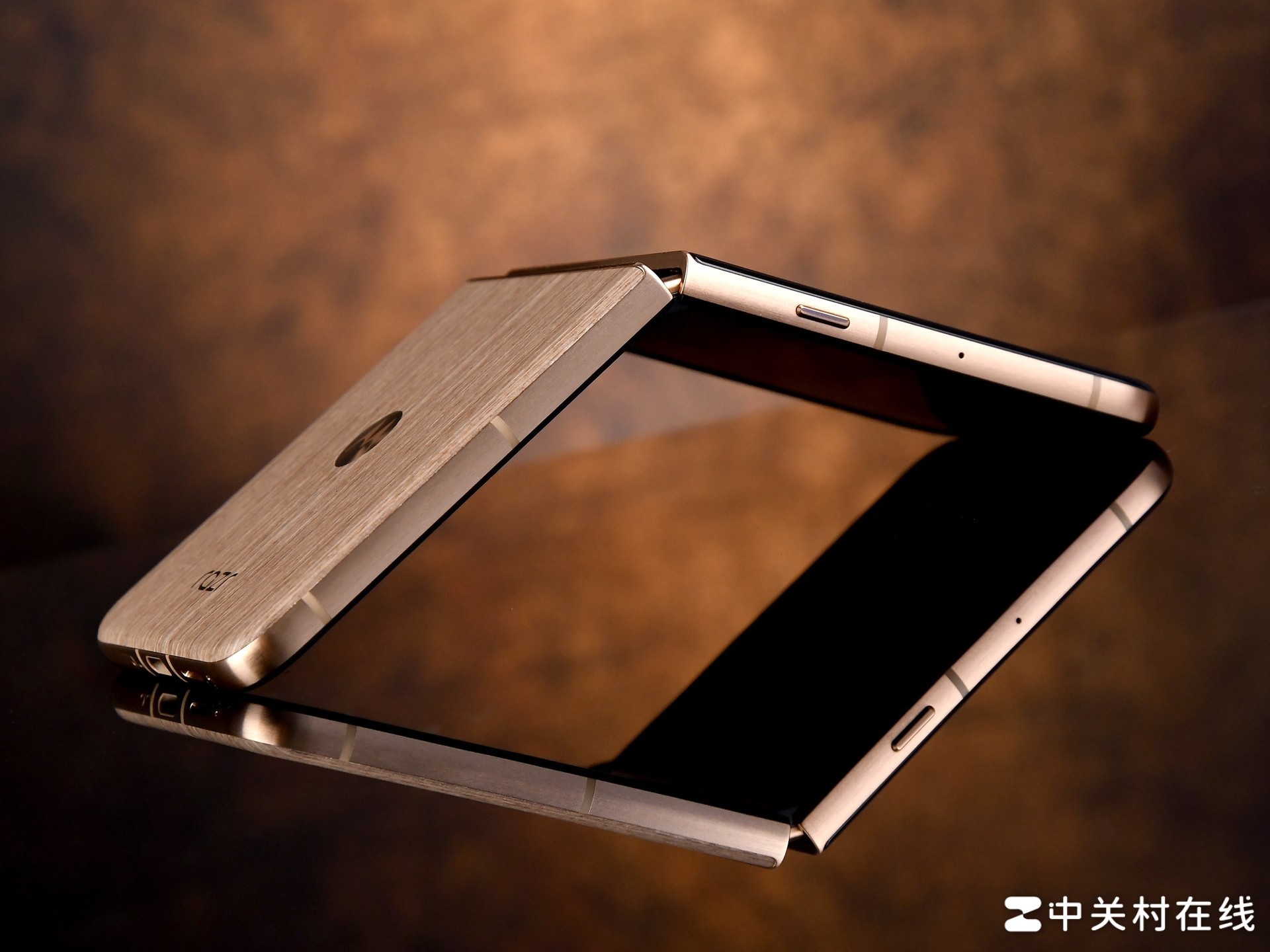 联想moto razr 60 Ultra AI元启版评测 旗舰体验，折于掌心