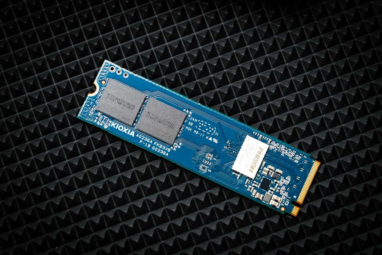 EXCERIA PLUS G4̬Ӳ⣺辶 ЧPCIe5.0Ӳµ䷶