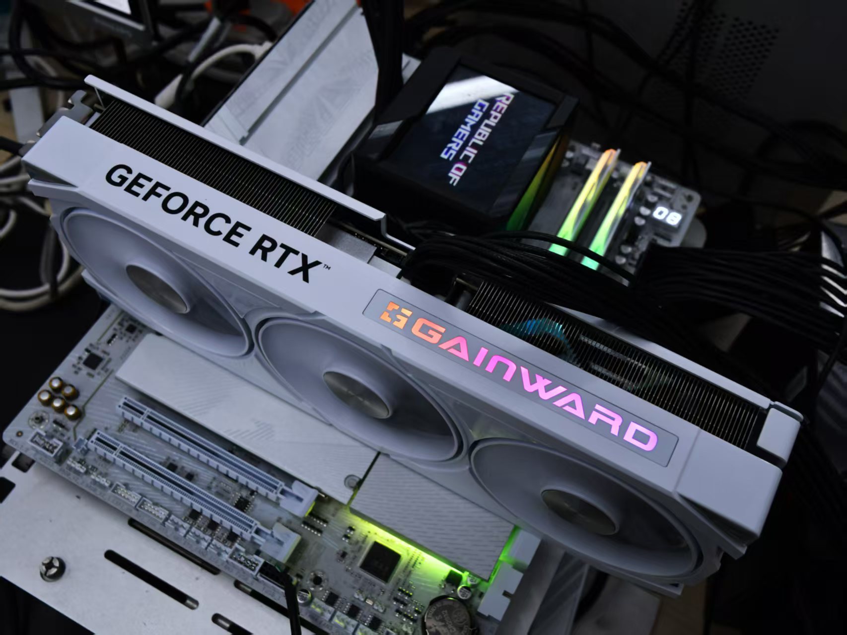 RTX 5070 Ti̤ѩOC OC֮