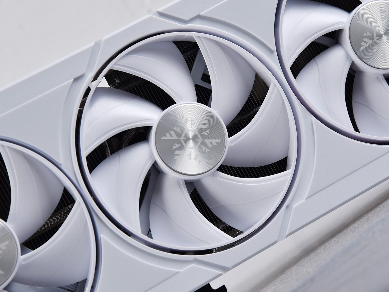 RTX 5070 Ti̤ѩOC OC֮