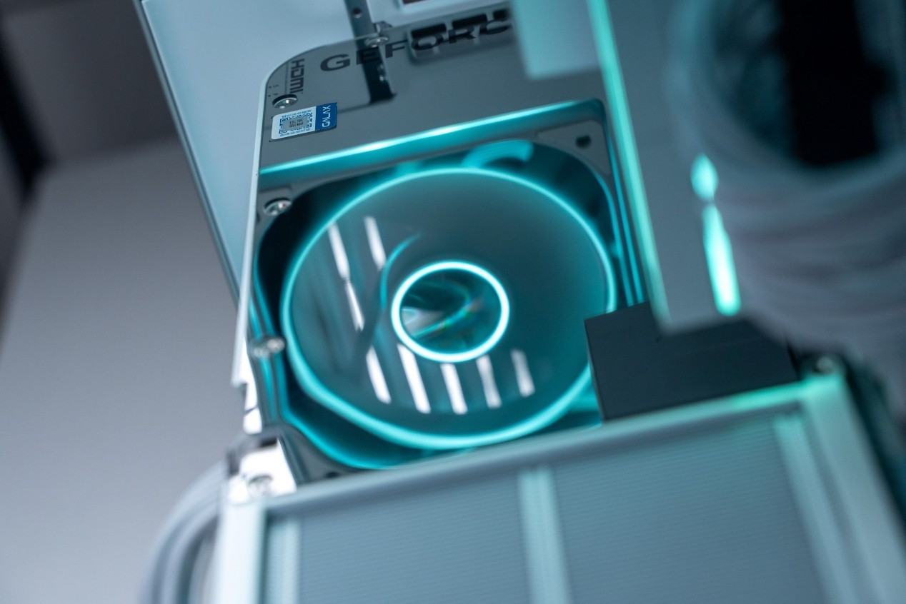 Ǿ磡  ӰGeForce RTX 5070 Ti LUNA OCԿ