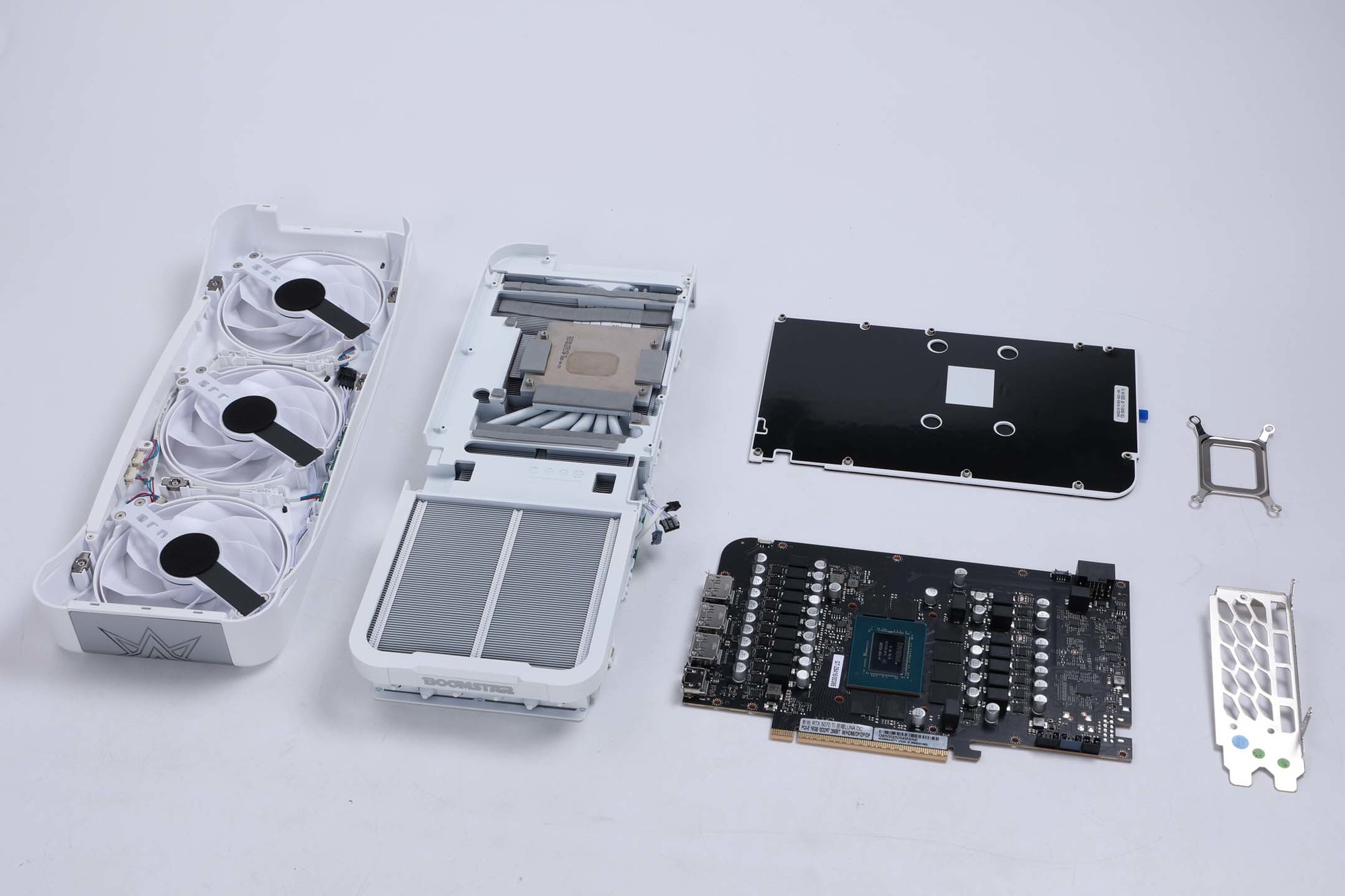 Ǿ磡  ӰGeForce RTX 5070 Ti LUNA OCԿ