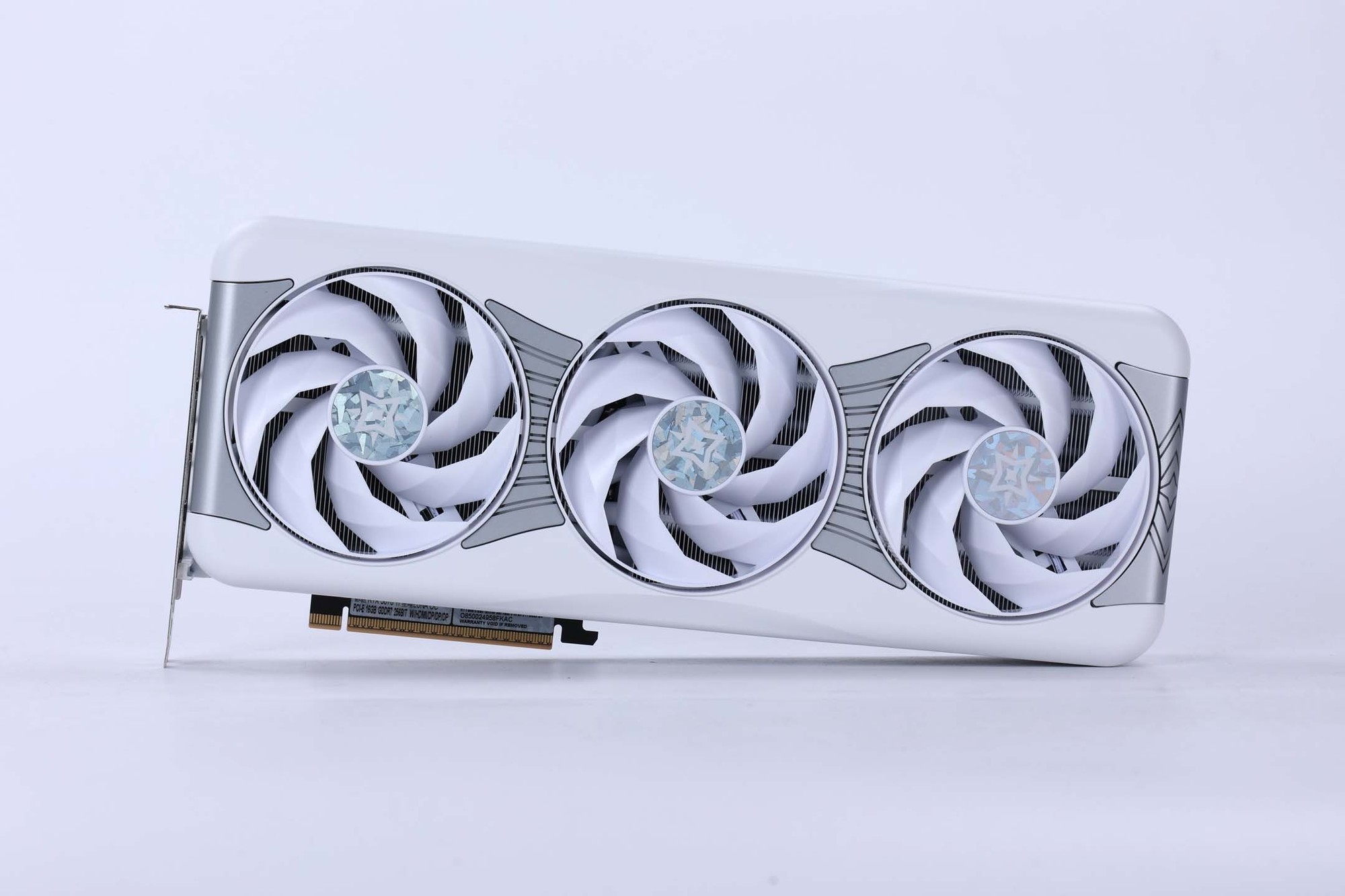 Ǿ磡  ӰGeForce RTX 5070 Ti LUNA OCԿ