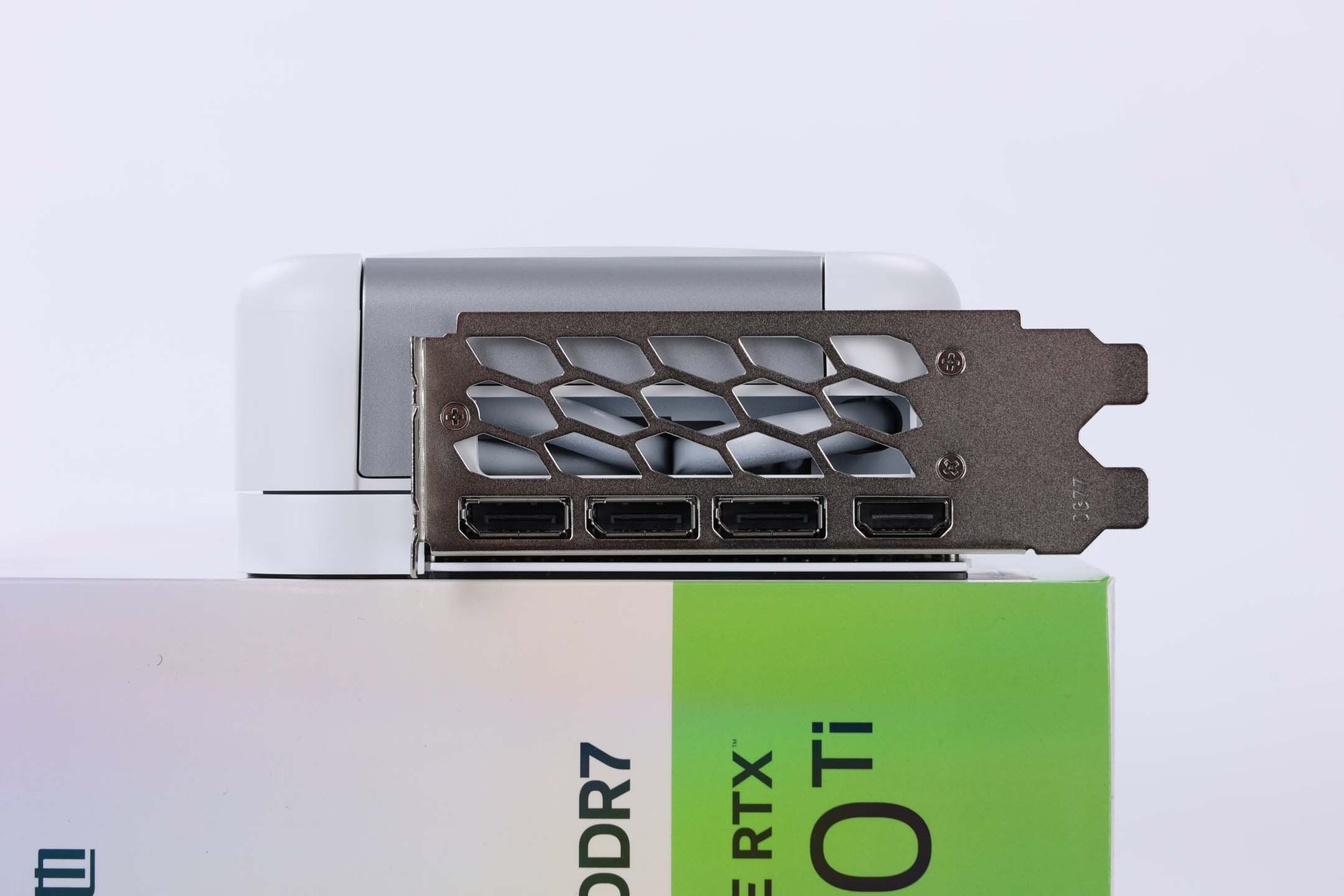 Ǿ磡  ӰGeForce RTX 5070 Ti LUNA OCԿ