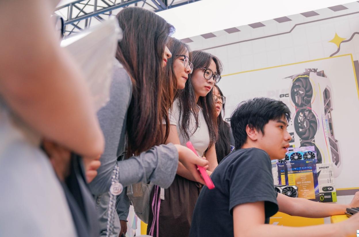 创新科技,拥抱AI时代:索泰全国校园行昆明站成功举行