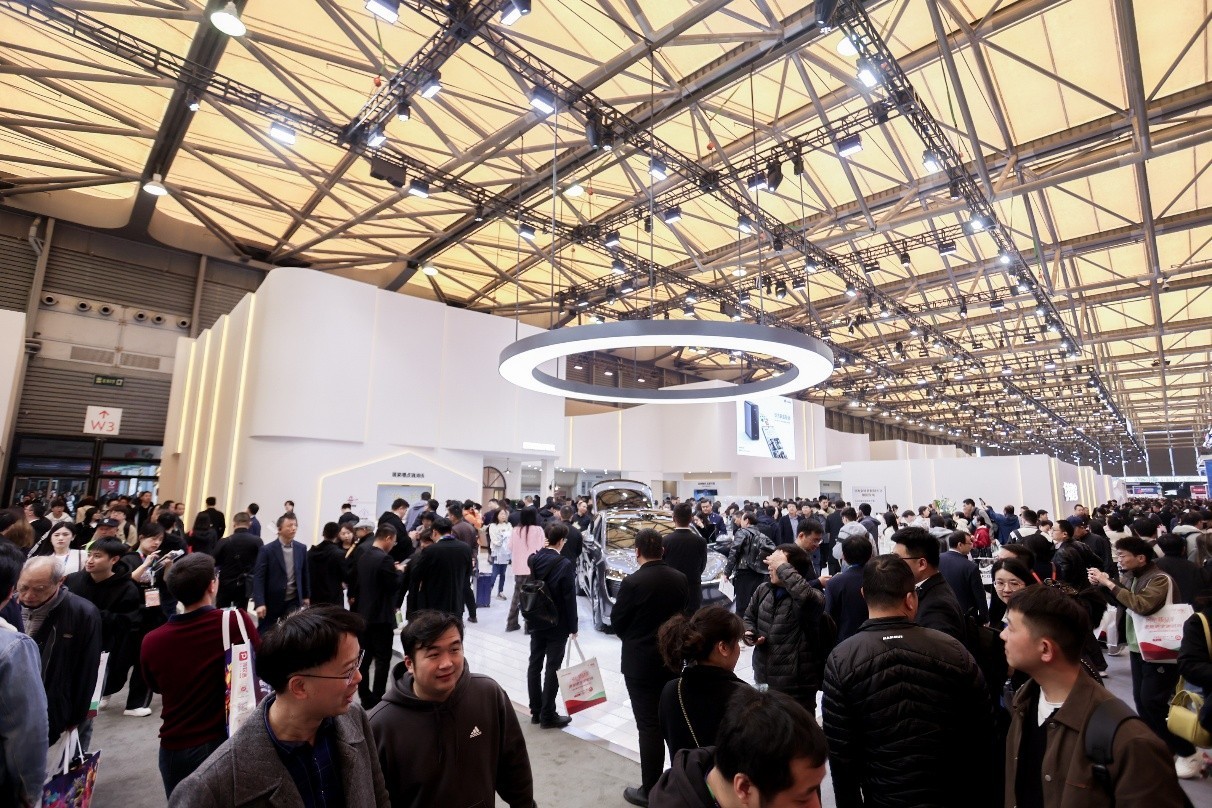 AWE2025��Ļ��AI�Ƽ����ܲ�ҵ�ںϣ�AI��������δ������