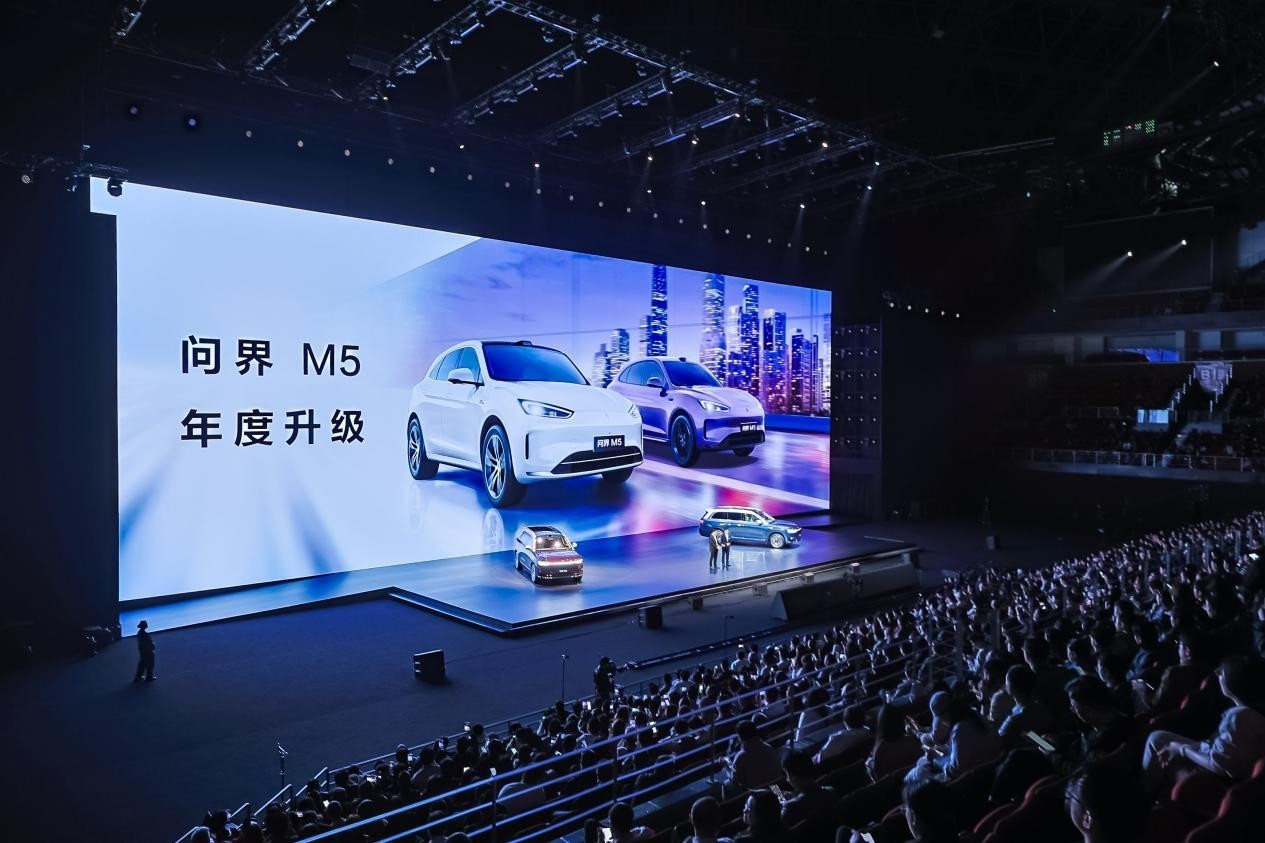 能够深度思考的旗舰SUV | 问界M9 2025款搭载的车载小艺AI能力再进化