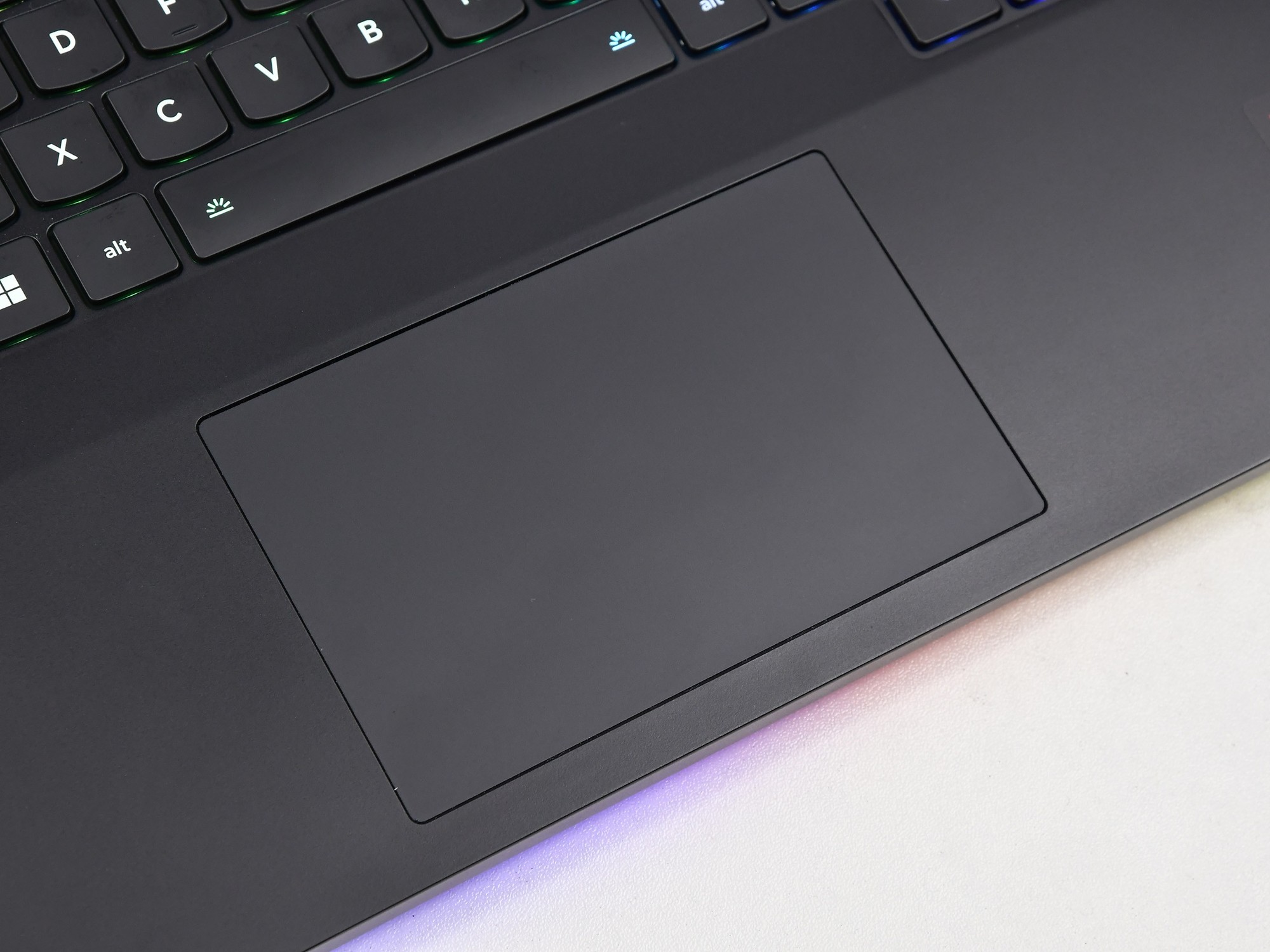 上手体验拯救者Y9000P至尊版AI元启:内吹设计实现275W超强功耗释放