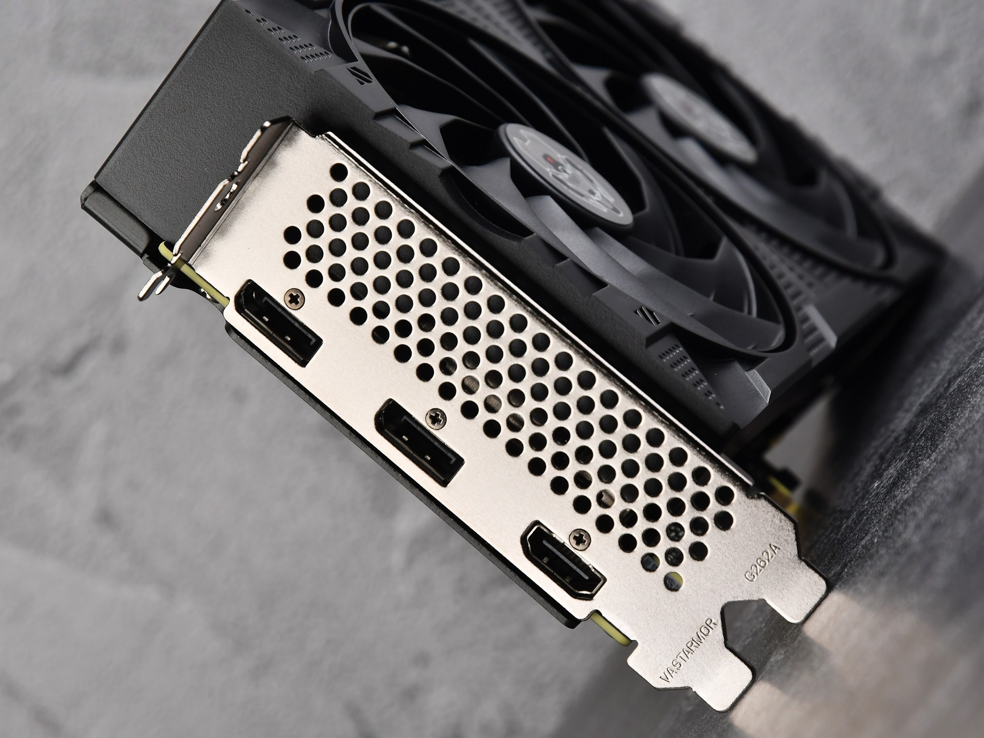 RX 9060 XT 16GB OC ɫϽ Ϸ